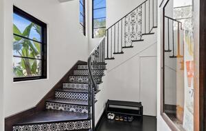 Restored 1925 Hillside Retreat Above Los Angeles - Los Angeles, California