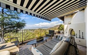 Restored 1925 Hillside Retreat Above Los Angeles - Los Angeles, California