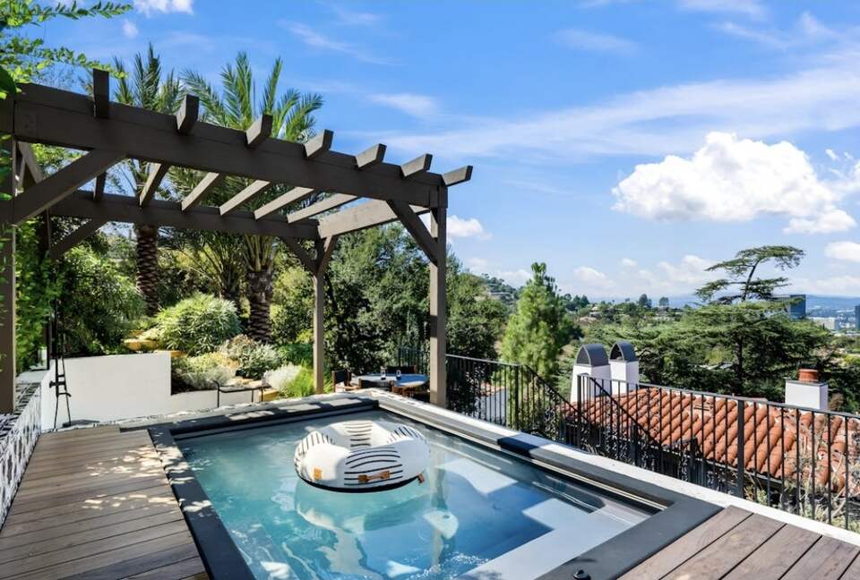 Restored 1925 Hillside Retreat Above Los Angeles - Los Angeles, California