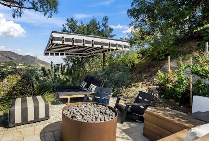 Restored 1925 Hillside Retreat Above Los Angeles - Los Angeles, California