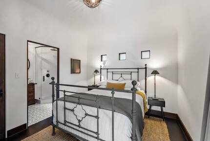 Restored 1925 Hillside Retreat Above Los Angeles - Los Angeles, California