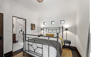 Restored 1925 Hillside Retreat Above Los Angeles - Los Angeles, California