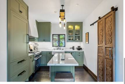 Restored 1925 Hillside Retreat Above Los Angeles - Los Angeles, California