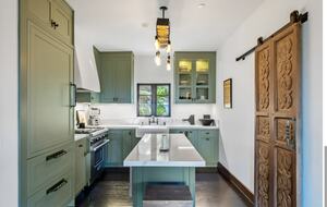 Restored 1925 Hillside Retreat Above Los Angeles - Los Angeles, California