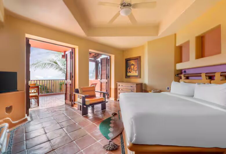 Hilton Grand Vacations 3-Bedroom Ocean Escape - Zihuatanejo, Mexico
