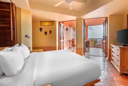 Hilton Grand Vacations 3-Bedroom Ocean Escape - Zihuatanejo, Mexico