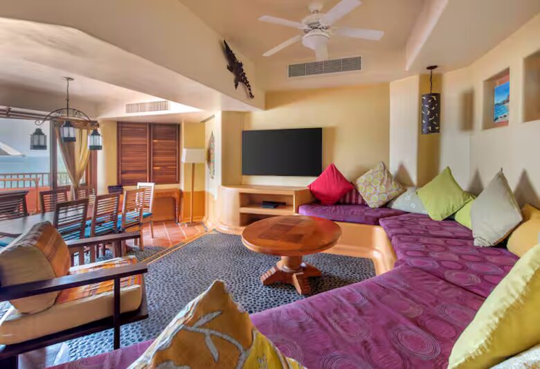 Hilton Grand Vacations 3-Bedroom Ocean Escape - Zihuatanejo, Mexico