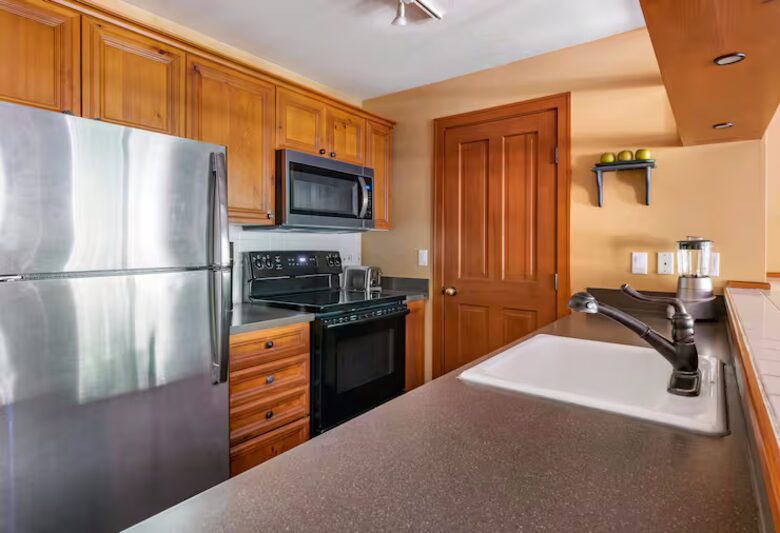 Hilton Whistler Two-Bedroom Alpine Suite - Whistler, Canada