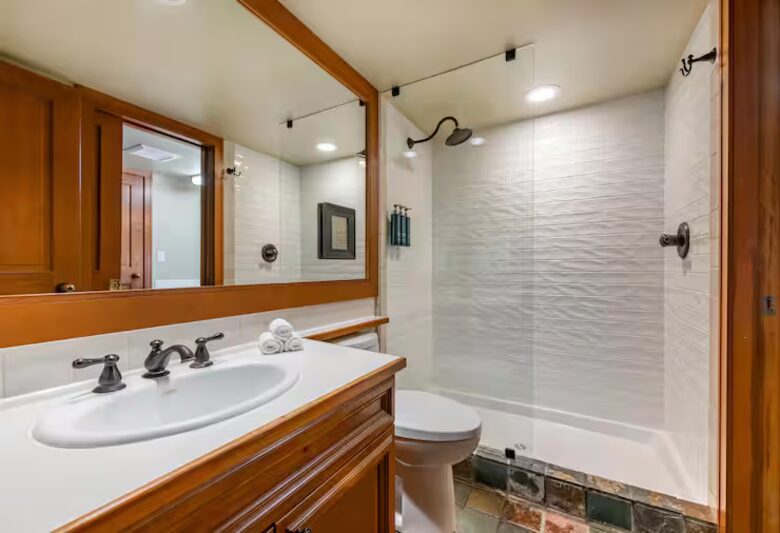 Hilton Whistler Two-Bedroom Alpine Suite - Whistler, Canada