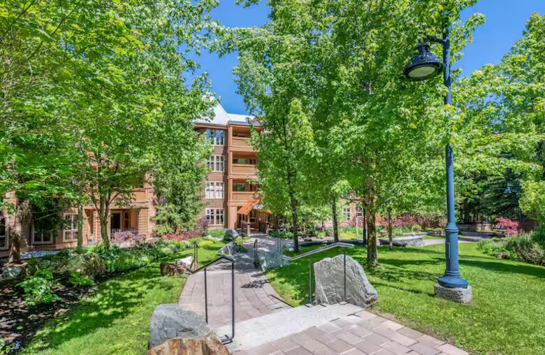 Hilton Whistler One-Bedroom Alpine Suite - Whistler, Canada