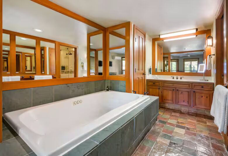 Hilton Whistler One-Bedroom Alpine Suite - Whistler, Canada