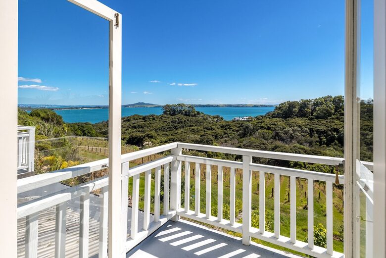 Spectacular Waiheke Estate With Gulf Views - Waiheke Island, New Zealand