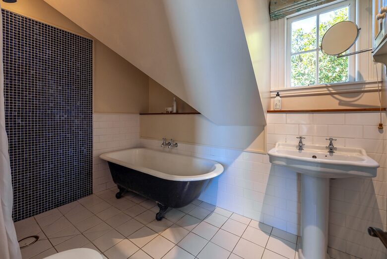 Spectacular Waiheke Estate With Gulf Views - Waiheke Island, New Zealand