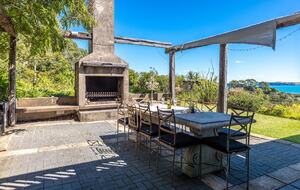 Spectacular Waiheke Estate With Gulf Views - Waiheke Island, New Zealand