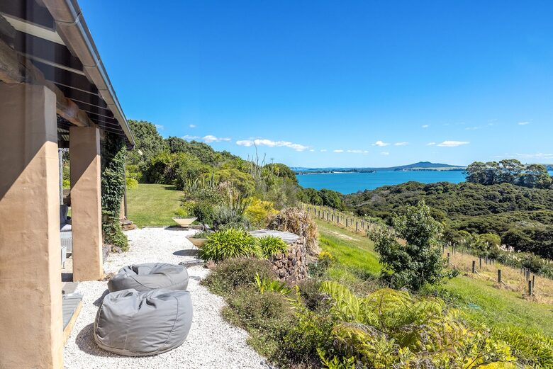 Spectacular Waiheke Estate With Gulf Views - Waiheke Island, New Zealand