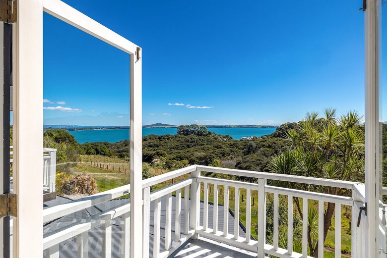 Spectacular Waiheke Estate With Gulf Views - Waiheke Island, New Zealand