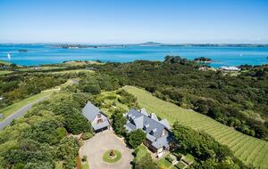 Spectacular Waiheke Estate With Gulf Views - Waiheke Island, New Zealand