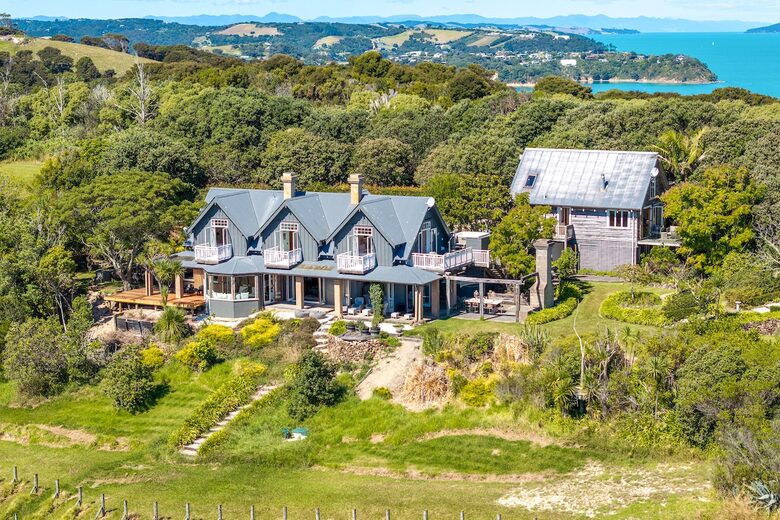 Spectacular Waiheke Estate With Gulf Views - Waiheke Island, New Zealand