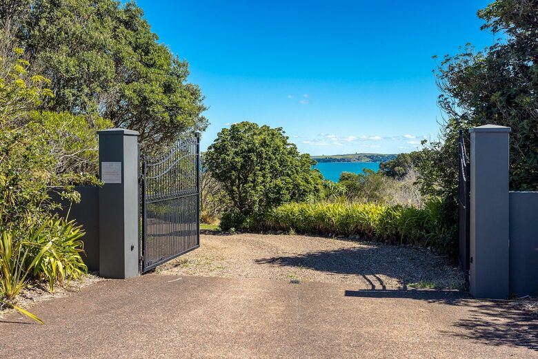 Spectacular Waiheke Estate With Gulf Views - Waiheke Island, New Zealand