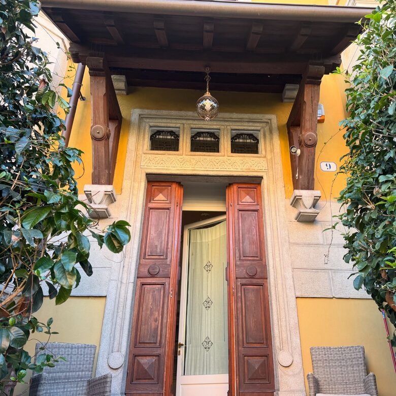 Charming Liberty-Style Apartment with Private Garden - Verona, Italy