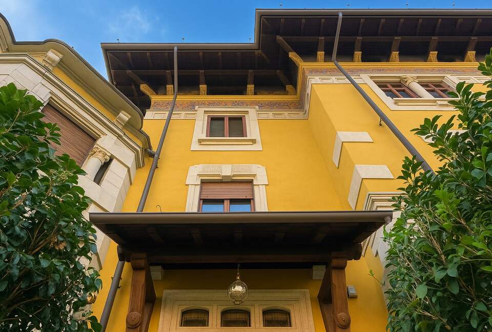 Charming Liberty-Style Apartment with Private Garden - Verona, Italy