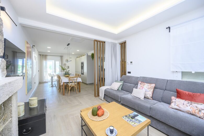 Charming Casa with Garden & Pool - Santa Olalla, Spain