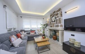 Charming Casa with Garden & Pool - Santa Olalla, Spain