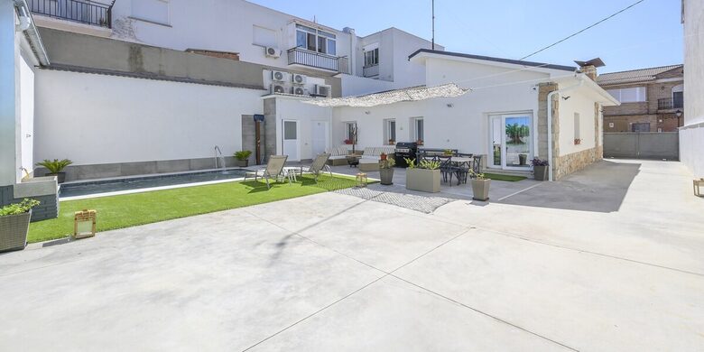 Charming Casa with Garden & Pool - Santa Olalla, Spain