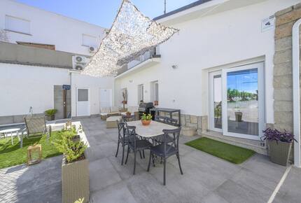 Charming Casa with Garden & Pool - Santa Olalla, Spain