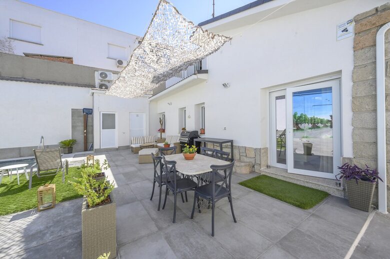 Charming Casa with Garden & Pool - Santa Olalla, Spain