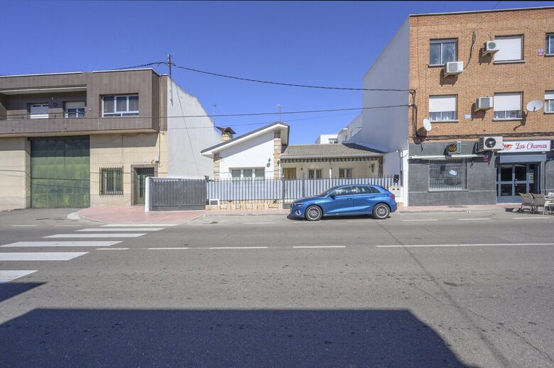 Charming Casa with Garden & Pool - Santa Olalla, Spain