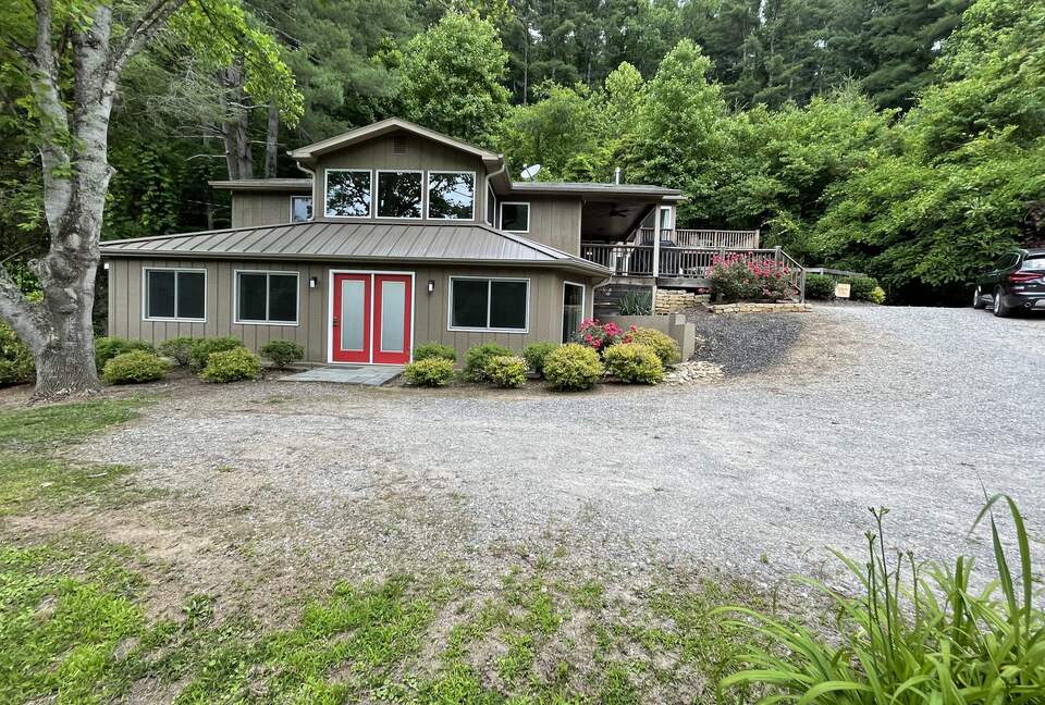 Private Creekside Mountain Retreat Near Asheville - Asheville, North Carolina