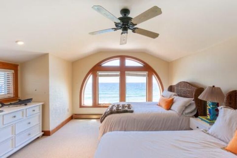 Timeless Maine Coastal Retreat with Panoramic Views - Biddeford, Maine