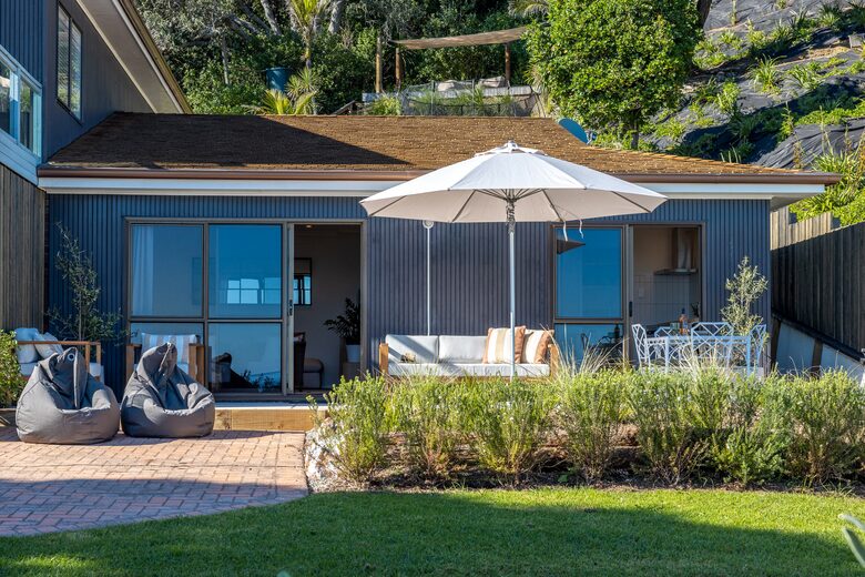 Premier Coastal Haven on Onetangi Bay - Onetangi, Waiheke Island, New Zealand
