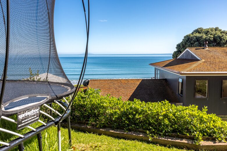 Premier Coastal Haven on Onetangi Bay - Onetangi, Waiheke Island, New Zealand