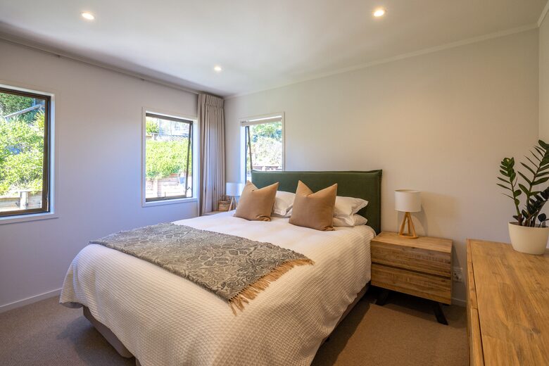 Premier Coastal Haven on Onetangi Bay - Onetangi, Waiheke Island, New Zealand