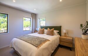 Premier Coastal Haven on Onetangi Bay - Onetangi, Waiheke Island, New Zealand