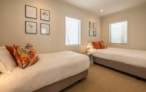 Premier Coastal Haven on Onetangi Bay - Onetangi, Waiheke Island, New Zealand