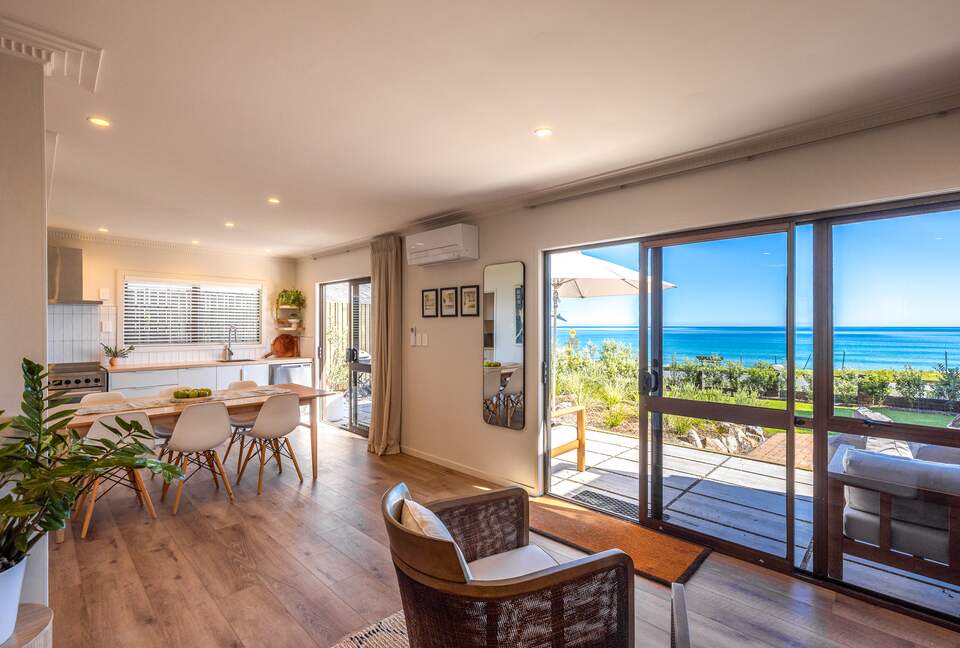 Premier Coastal Haven on Onetangi Bay - Onetangi, Waiheke Island, New Zealand