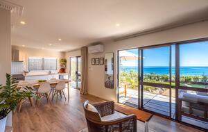 Premier Coastal Haven on Onetangi Bay - Onetangi, Waiheke Island, New Zealand