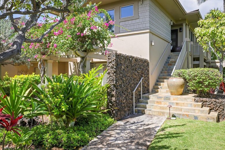 Elegant Hawaiian Retreat with Fairway Views - Kailua Kona, Hawaii