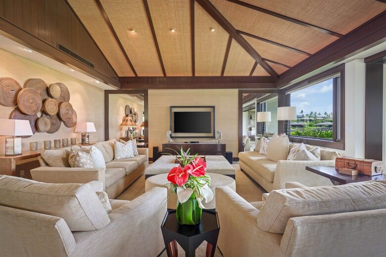 Elegant Hawaiian Retreat with Fairway Views - Kailua Kona, Hawaii