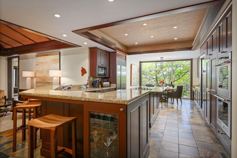 Elegant Hawaiian Retreat with Fairway Views - Kailua Kona, Hawaii