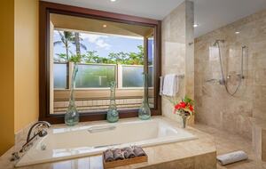 Elegant Hawaiian Retreat with Fairway Views - Kailua Kona, Hawaii