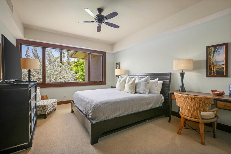 Elegant Hawaiian Retreat with Fairway Views - Kailua Kona, Hawaii