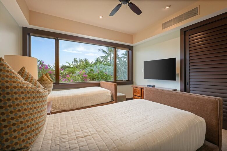 Elegant Hawaiian Retreat with Fairway Views - Kailua Kona, Hawaii