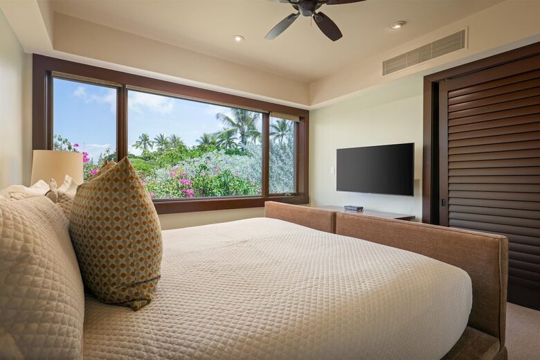 Elegant Hawaiian Retreat with Fairway Views - Kailua Kona, Hawaii