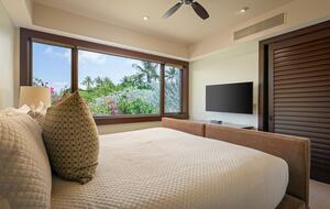 Elegant Hawaiian Retreat with Fairway Views - Kailua Kona, Hawaii