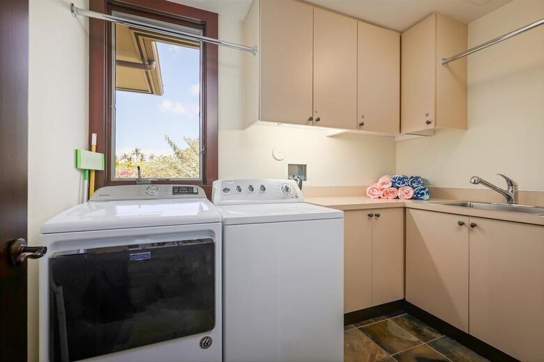 Elegant Hawaiian Retreat with Fairway Views - Kailua Kona, Hawaii