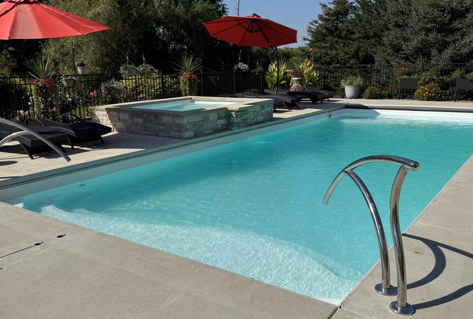 Fox Lake Village Retreat with Saltwater Pool & Hot Tub - Waukesha, Wisconsin